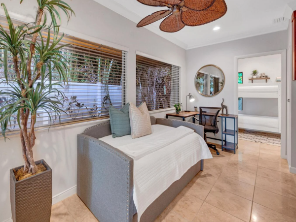 Luxurious Coral Ridge Residence with Heated Pool - Ideal Family Getaway